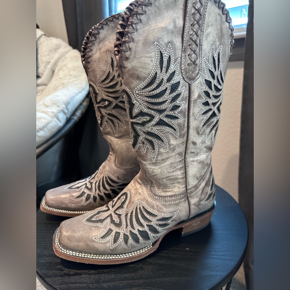 JB Dillon women’s Square toed boot